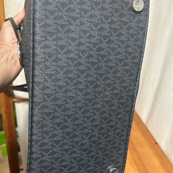 Michael Kors Signature Tote - Picture 13 of 14